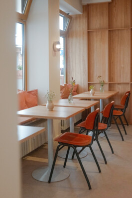 Interior of Bon'gu featuring an earthy palette, terracotta tiles, and wood panels for a comfortable yet elegant atmosphere. before matter interior design frankfurt before matter, architecture & interior design studio Frankfurt am Main