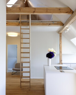 Minimalist white cabinetry in Kennedyallee kitchen with clean lines and contemporary design before matter, architecture & interior design studio Frankfurt am Main
