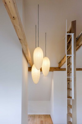 Natural light flooding the Kennedyallee interior, enhancing the oak flooring and rustic charm before matter, architecture & interior design studio Frankfurt am Main