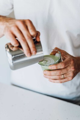 Barista serving specialty coffee at Drei Kaffeebar in a modern café setting before matter, architecture & interior design studio Frankfurt am Main