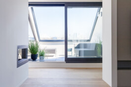 Living area in Kreuzerstraße apartment with clean lines and a neutral color palette before matter, architecture & interior design studio Frankfurt am Main